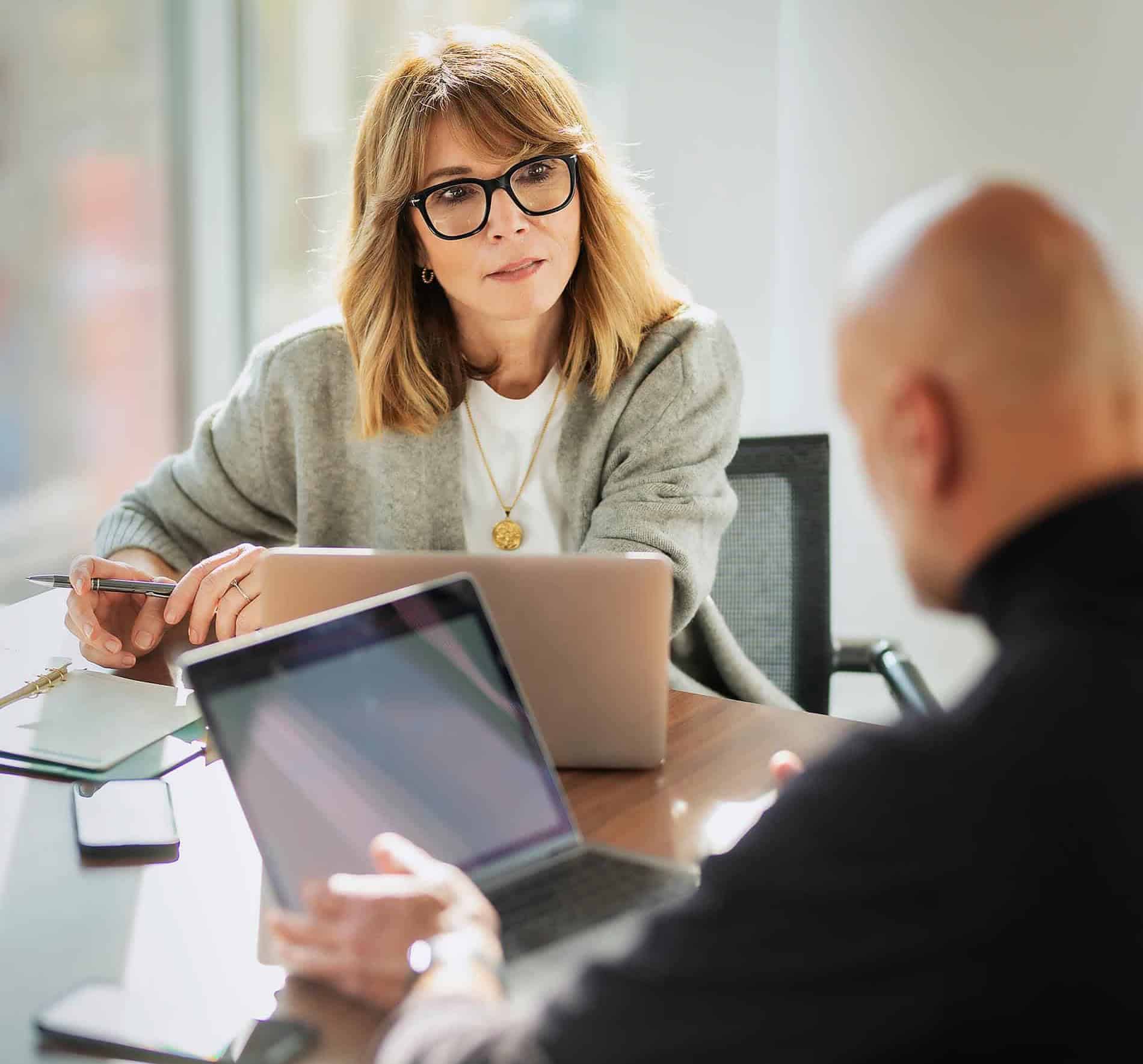 Comparison of outsourced bookkeeping and full-time bookkeeping costs, explaining that in-house employees include salary plus taxes, benefits, software, and equipment, while outsourcing allows businesses to pay only for the bookkeeping services they need