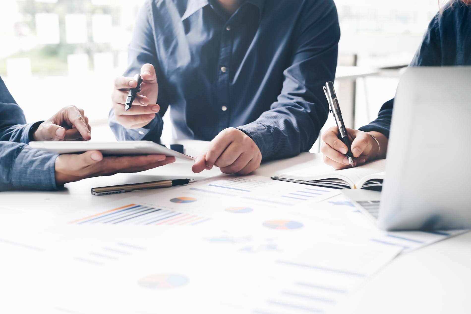 Overview of factors that affect monthly bookkeeping costs, including transaction volume, number of accounts, payroll, accounts payable and receivable, inventory, multiple locations or revenue streams, sales tax, tracking requirements, cleanup work, financial reporting, and industry-specific accounting needs